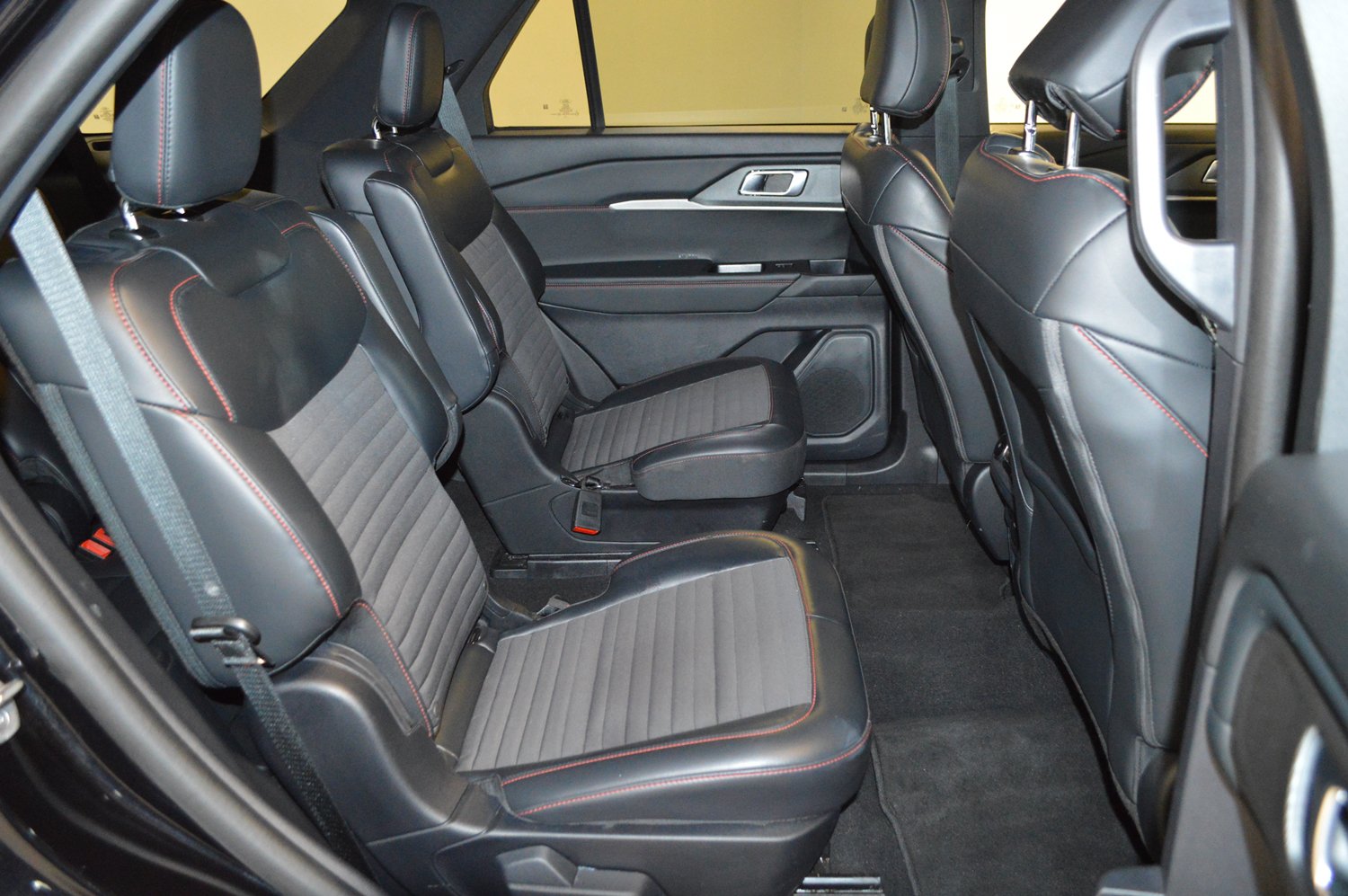 Used 2025 Ford Explorer ST-Line AWD/4WD image 12