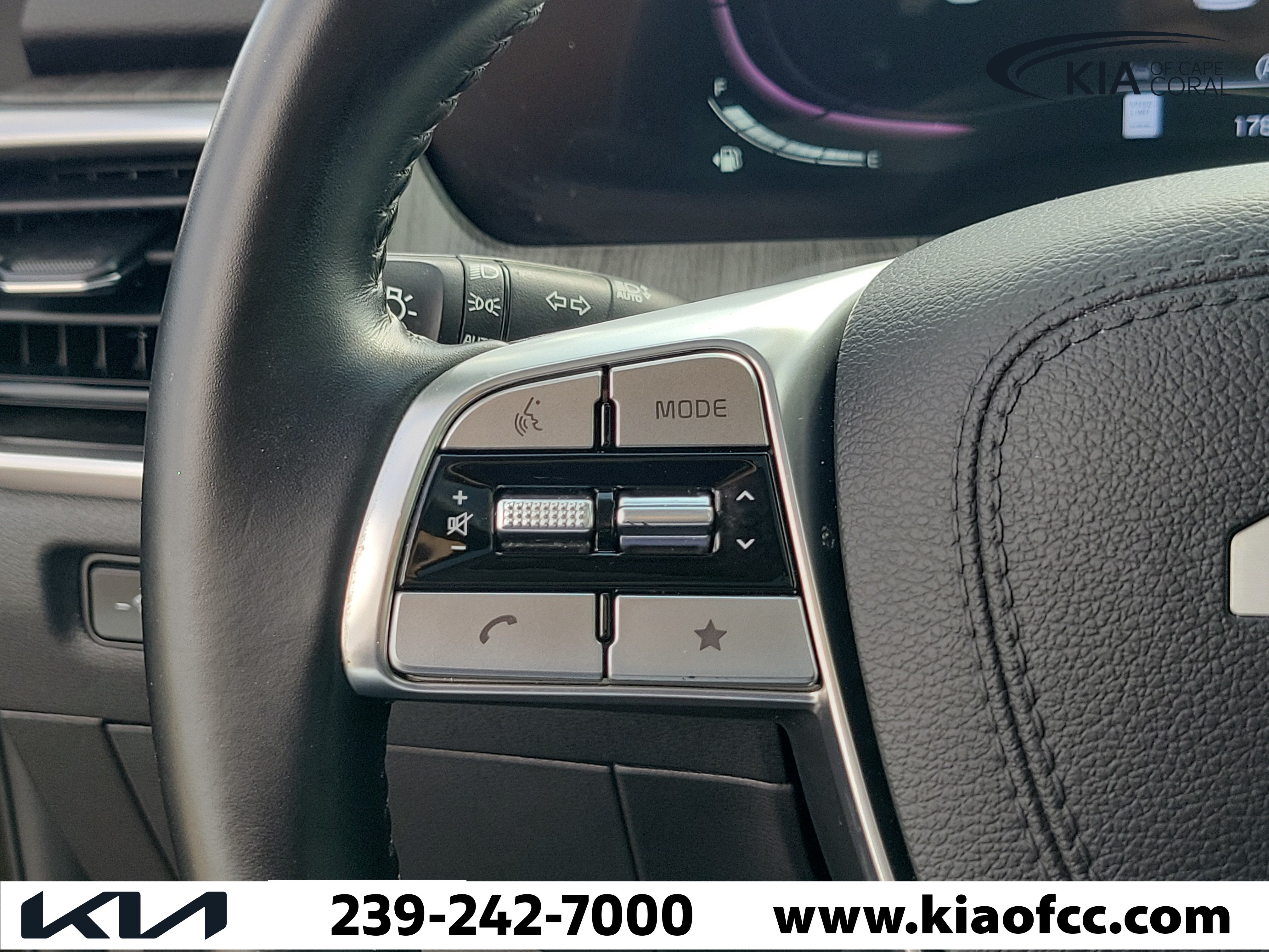 Certified 2024 Kia Telluride EX w/ EX Captain's Chair Package FWD image 26