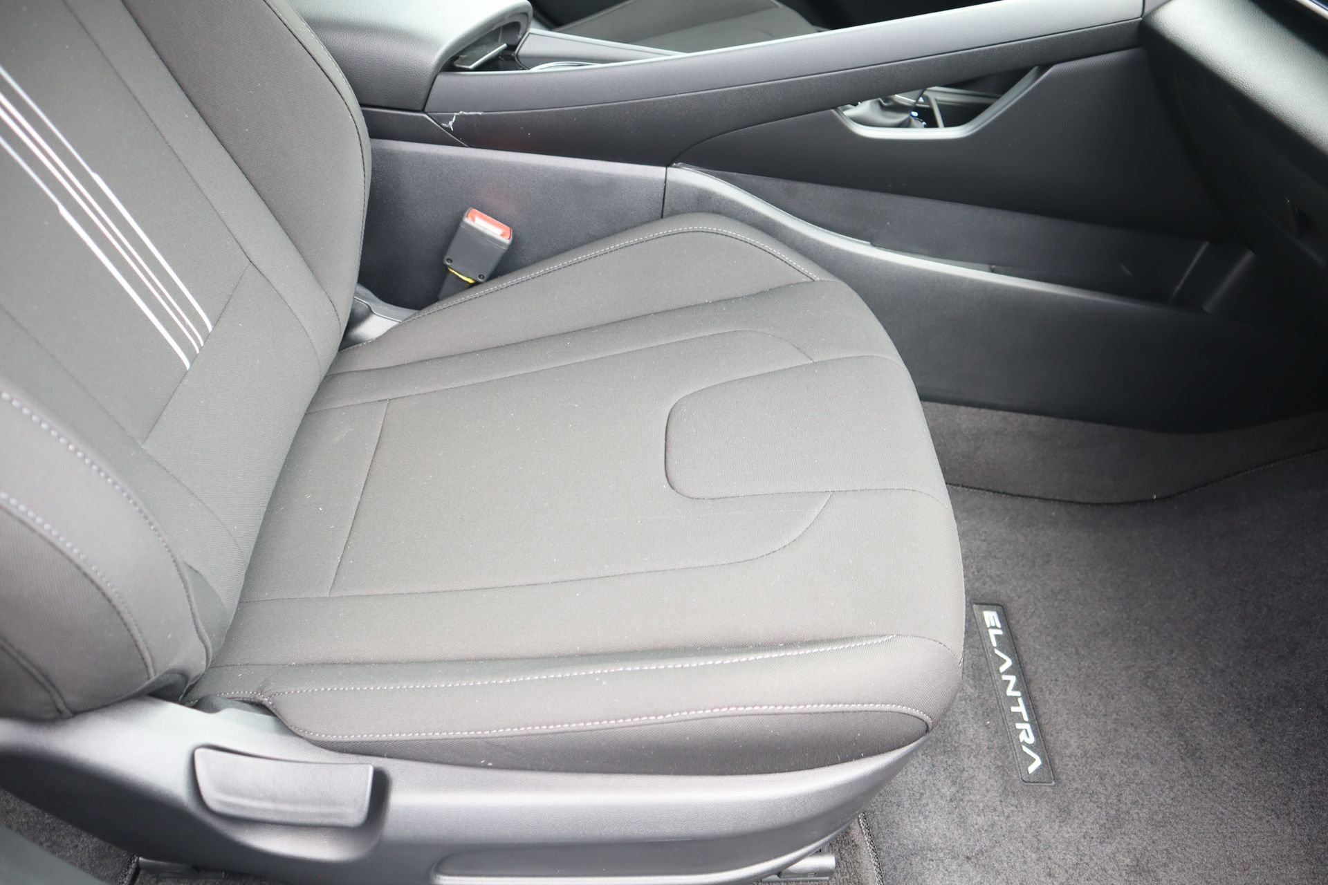 New 2025 Hyundai Elantra SEL image 18
