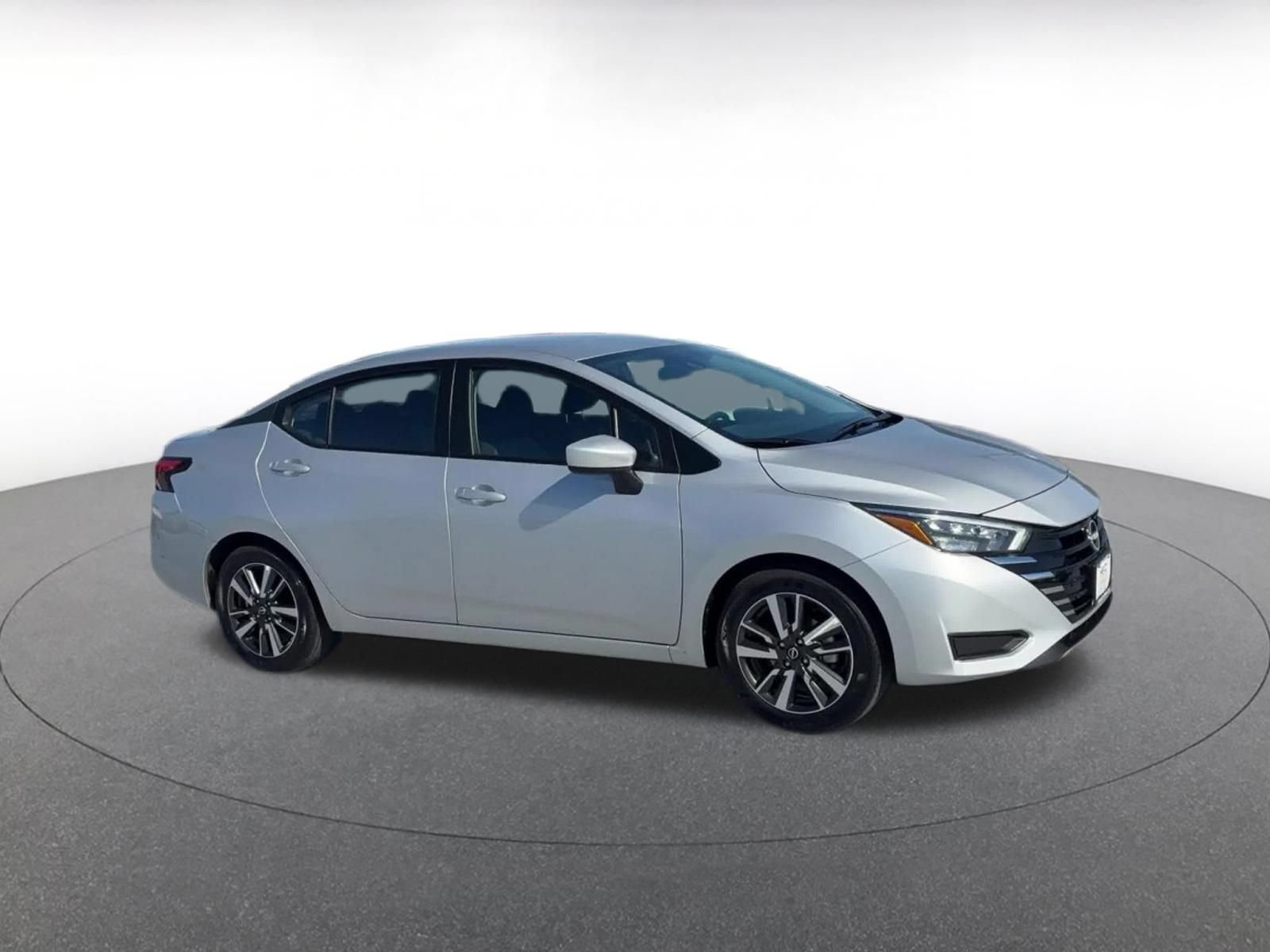 Used 2025 Nissan Versa SV FWD image 2