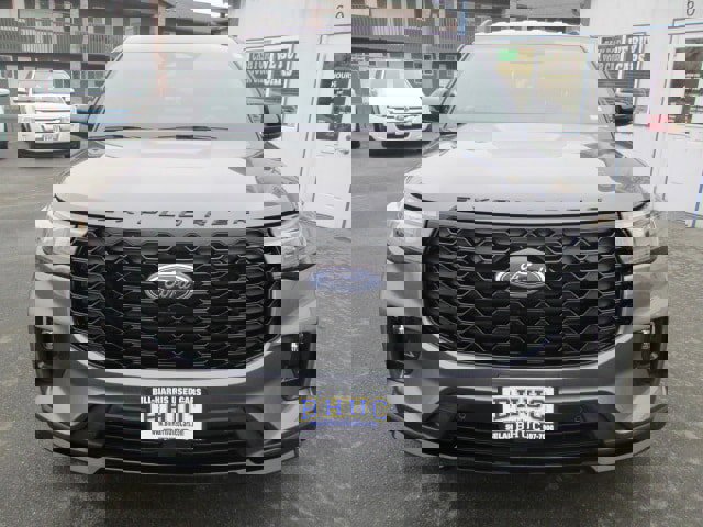 Used 2025 Ford Explorer ST-Line image 2