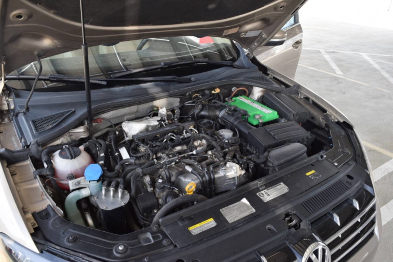 Used 2015 Volkswagen Passat TDI SE image 26