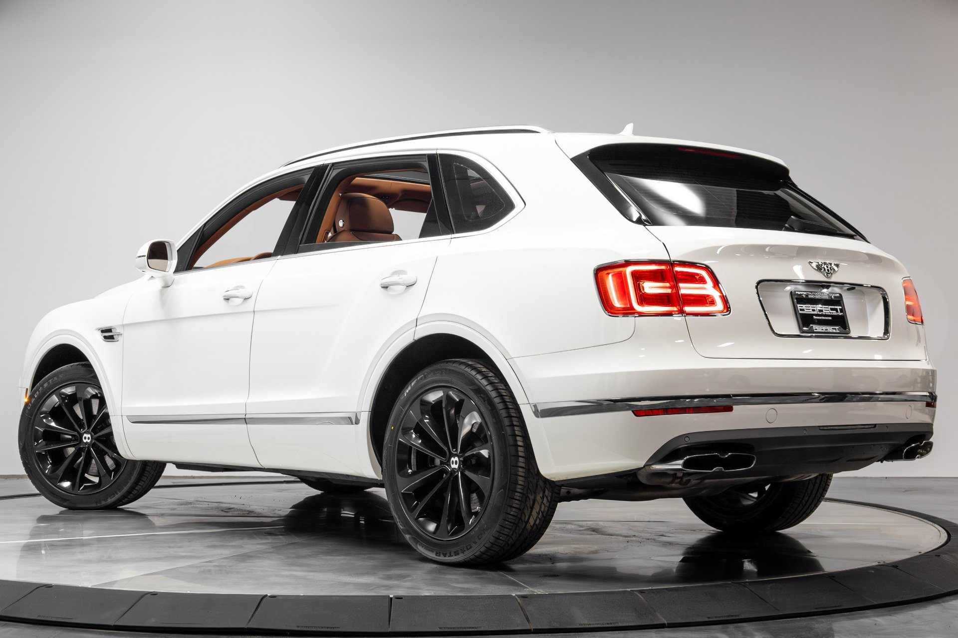 Used 2019 Bentley Bentayga image 45