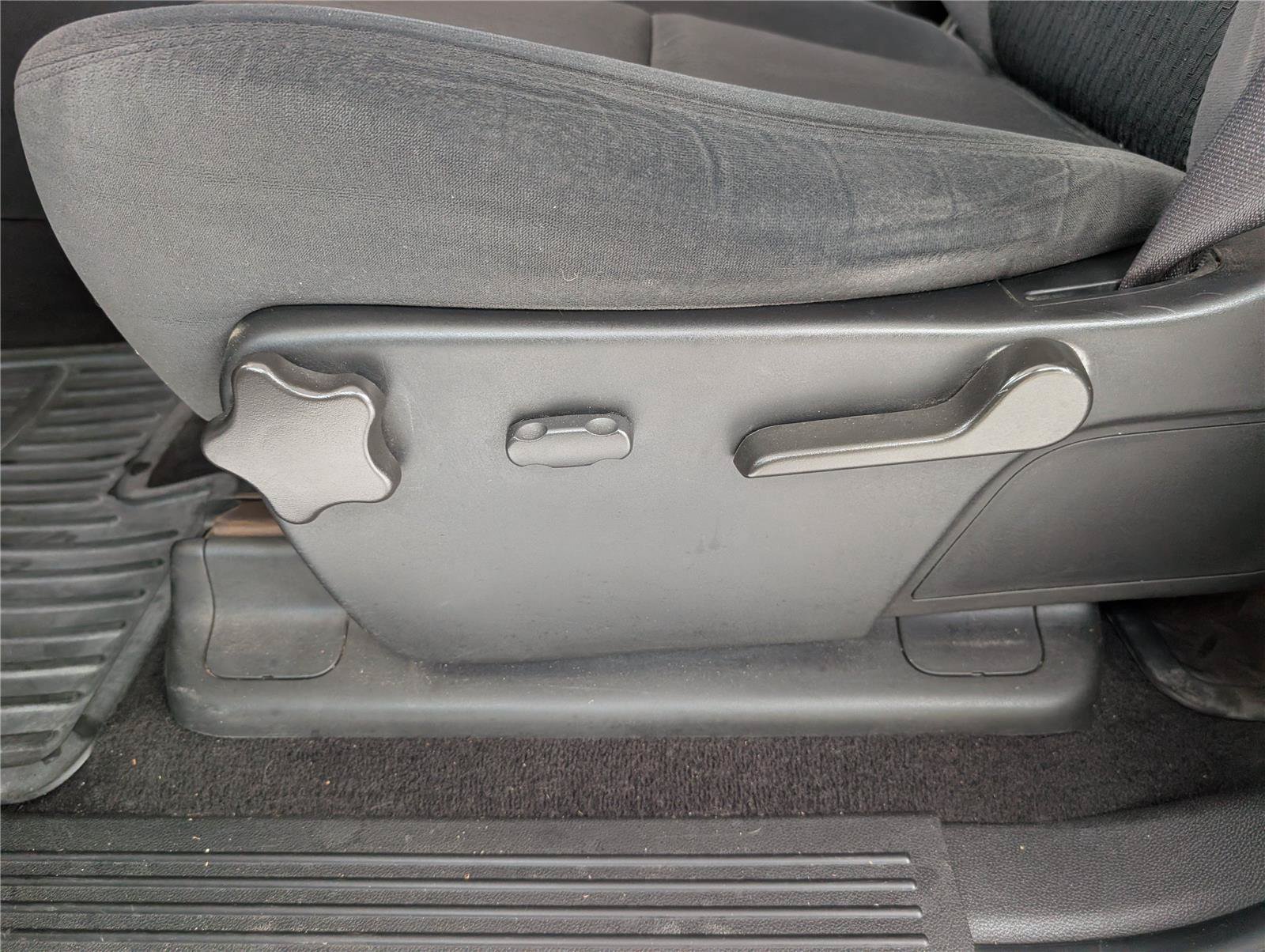 Used 2007 GMC Sierra 2500 SLE w/ EZ-Lift Tailgate Package RWD image 16