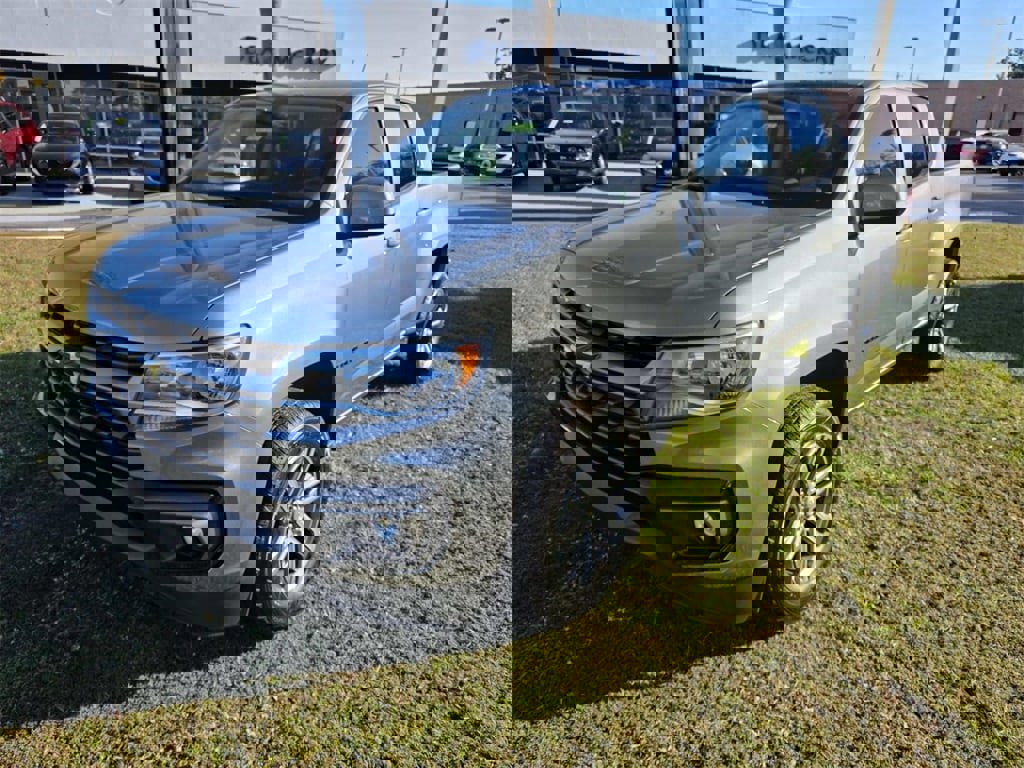 Used 2022 Chevrolet Colorado LT w/ Safety Package image 2