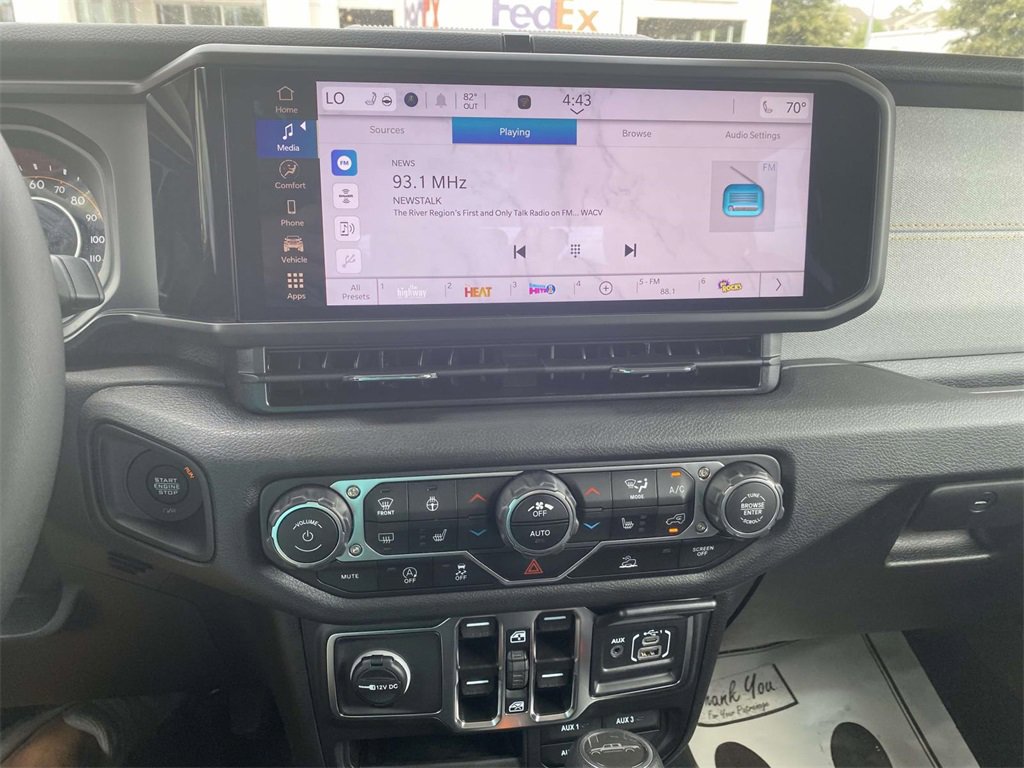 New 2025 Jeep Gladiator Sport image 18