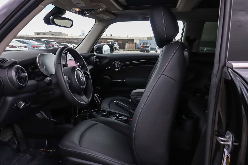 Used 2024 MINI Cooper 2-Door Hardtop FWD image 28