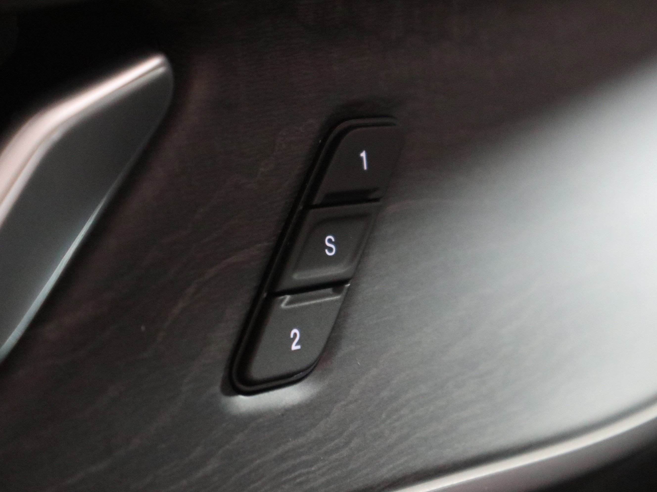 New 2025 Jeep Grand Cherokee Limited w/ Luxury Tech Group II image 35