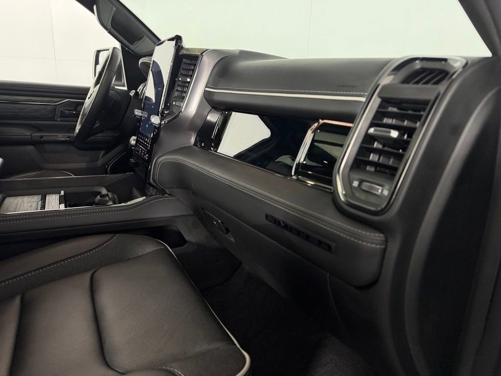 Used 2025 RAM 1500 Limited AWD/4WD image 33