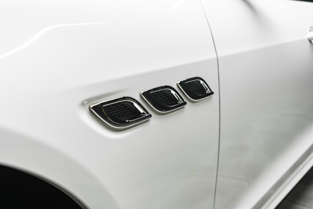 Used 2021 Maserati Quattroporte S GranSport Q4 AWD/4WD image 7