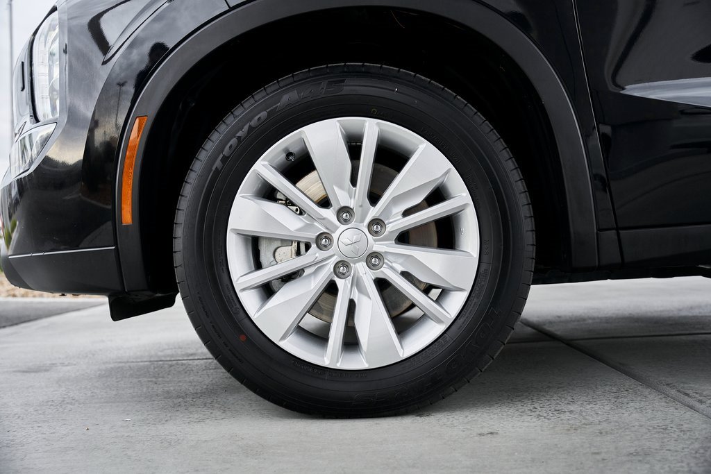 Used 2025 Mitsubishi Outlander ES image 3