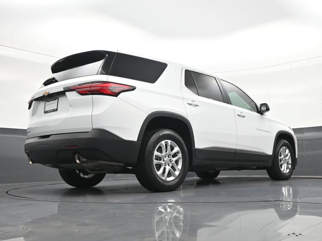 Used 2023 Chevrolet Traverse LS FWD image 29