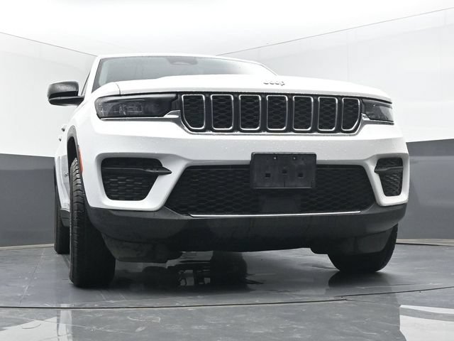 Used 2024 Jeep Grand Cherokee Laredo AWD/4WD image 44