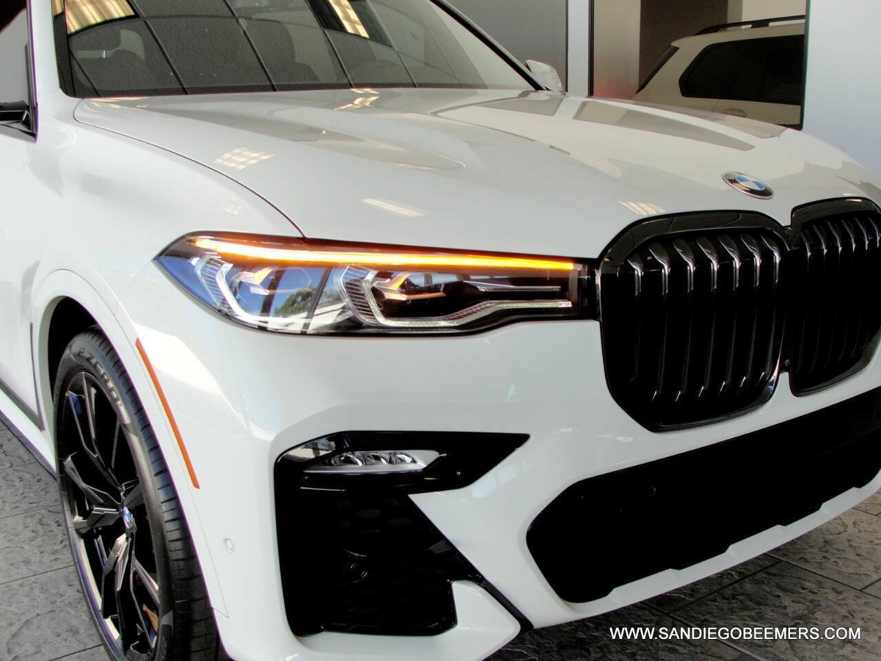 Used 2022 BMW X7 xDrive40i w/ M Sport Package AWD/4WD image 40