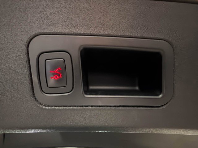 Used 2015 Tesla Model S 85 image 32