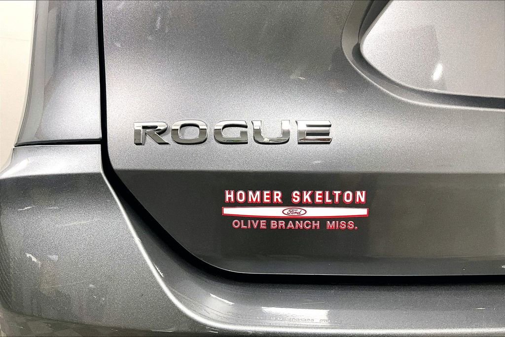 Used 2017 Nissan Rogue S w/ Appearance Package image 14