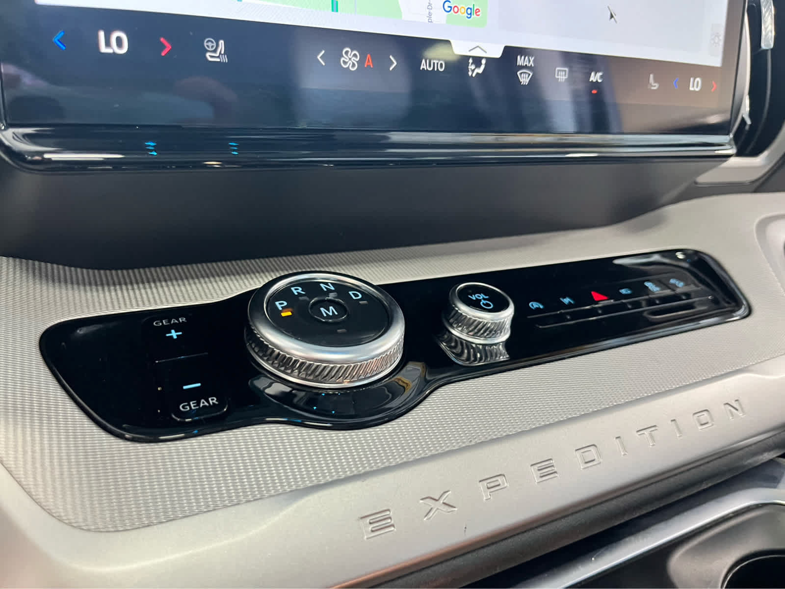 Certified 2025 Ford Expedition Active AWD/4WD image 28
