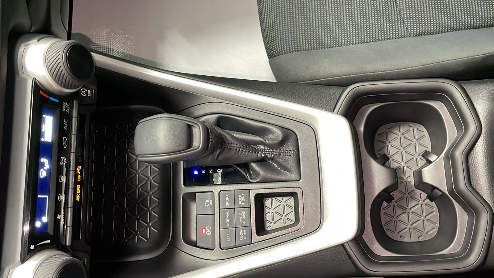 Used 2019 Toyota RAV4 LE w/ All Weather Liner Package image 17