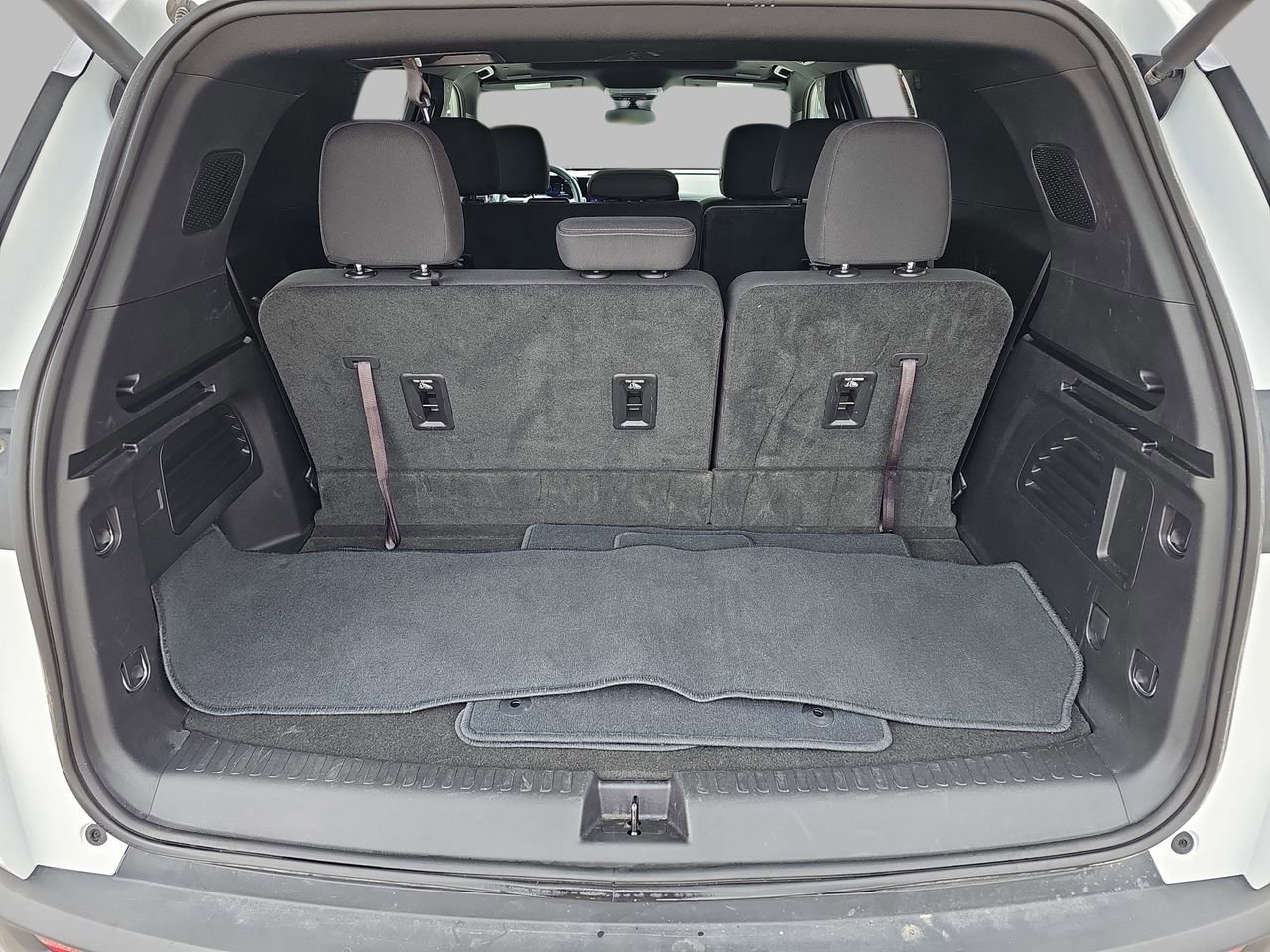 Certified 2025 Chevrolet Traverse LT w/ Sun and Wheel Package image 16