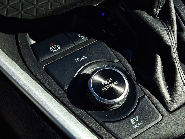 Used 2022 Toyota RAV4 XLE image 27