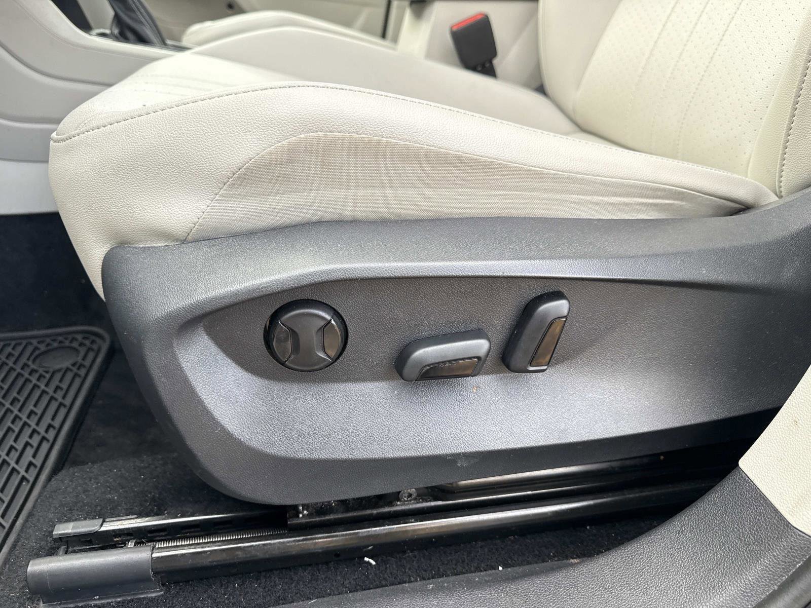 Certified 2022 Volkswagen Tiguan SE image 19