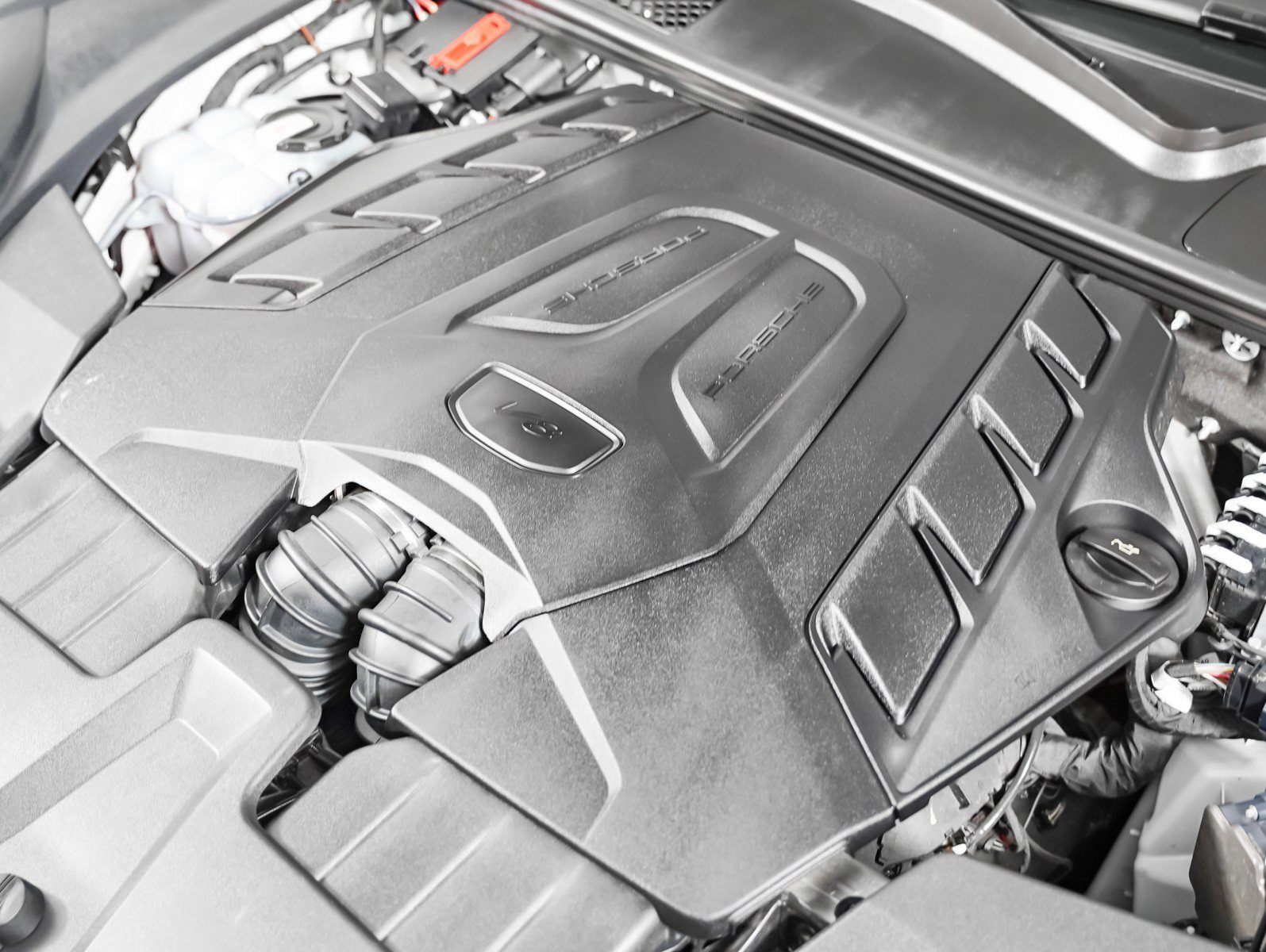 Certified 2025 Porsche Cayenne GTS AWD/4WD image 8