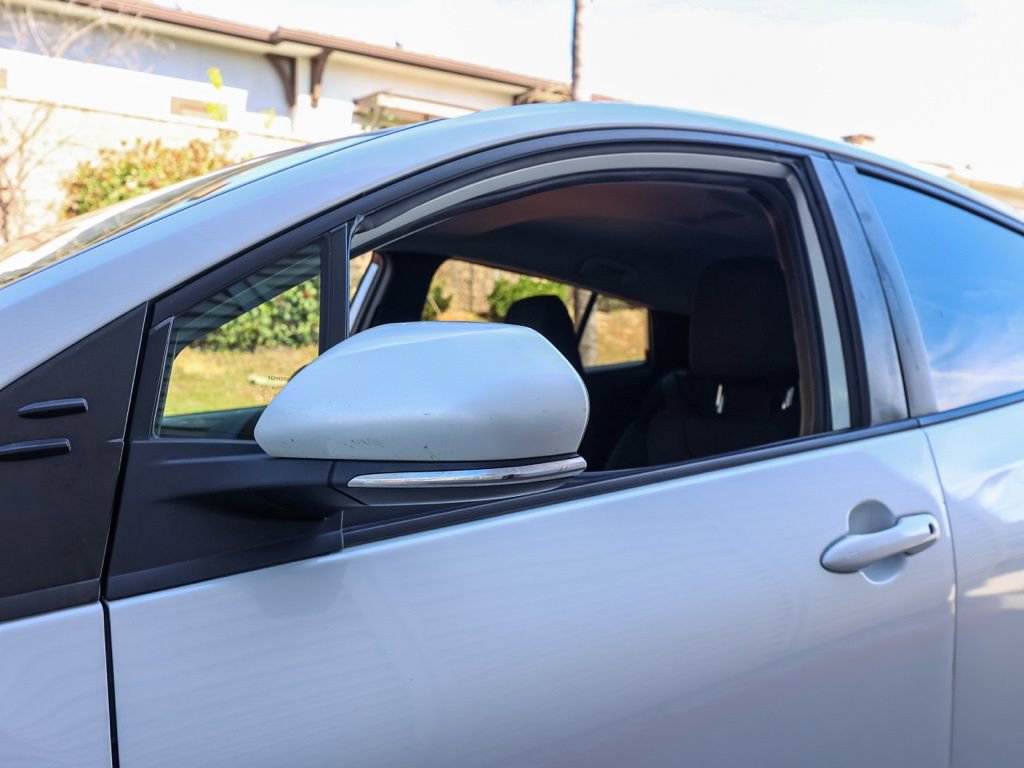 Used 2021 Toyota Prius L Eco image 12