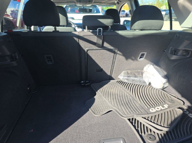 Used 2016 Volkswagen Golf S image 25