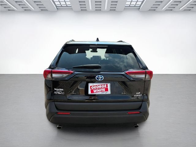Used 2022 Toyota RAV4 LE AWD/4WD image 5