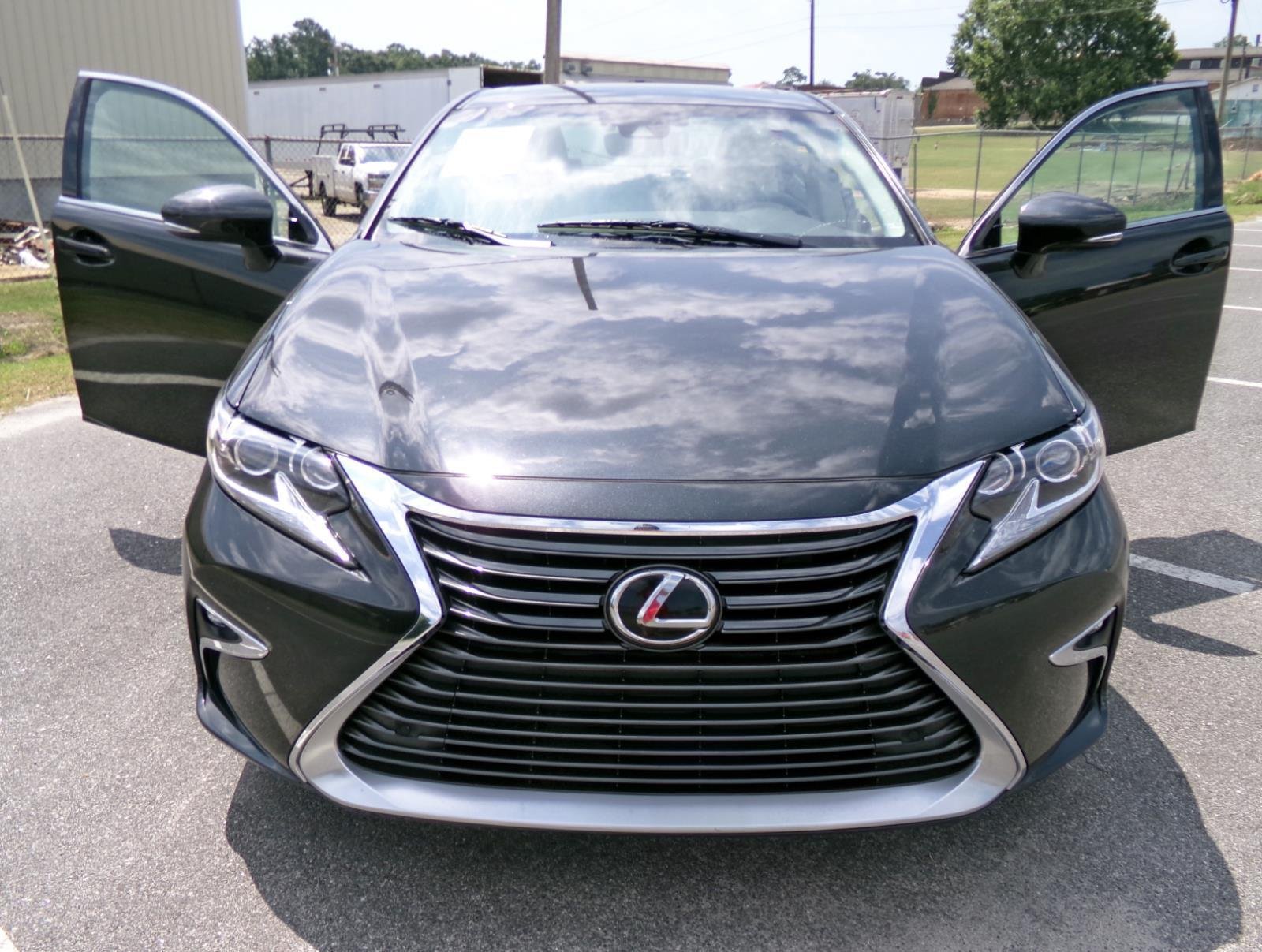 Used 2017 Lexus ES 350 w/ Luxury Package FWD image 6