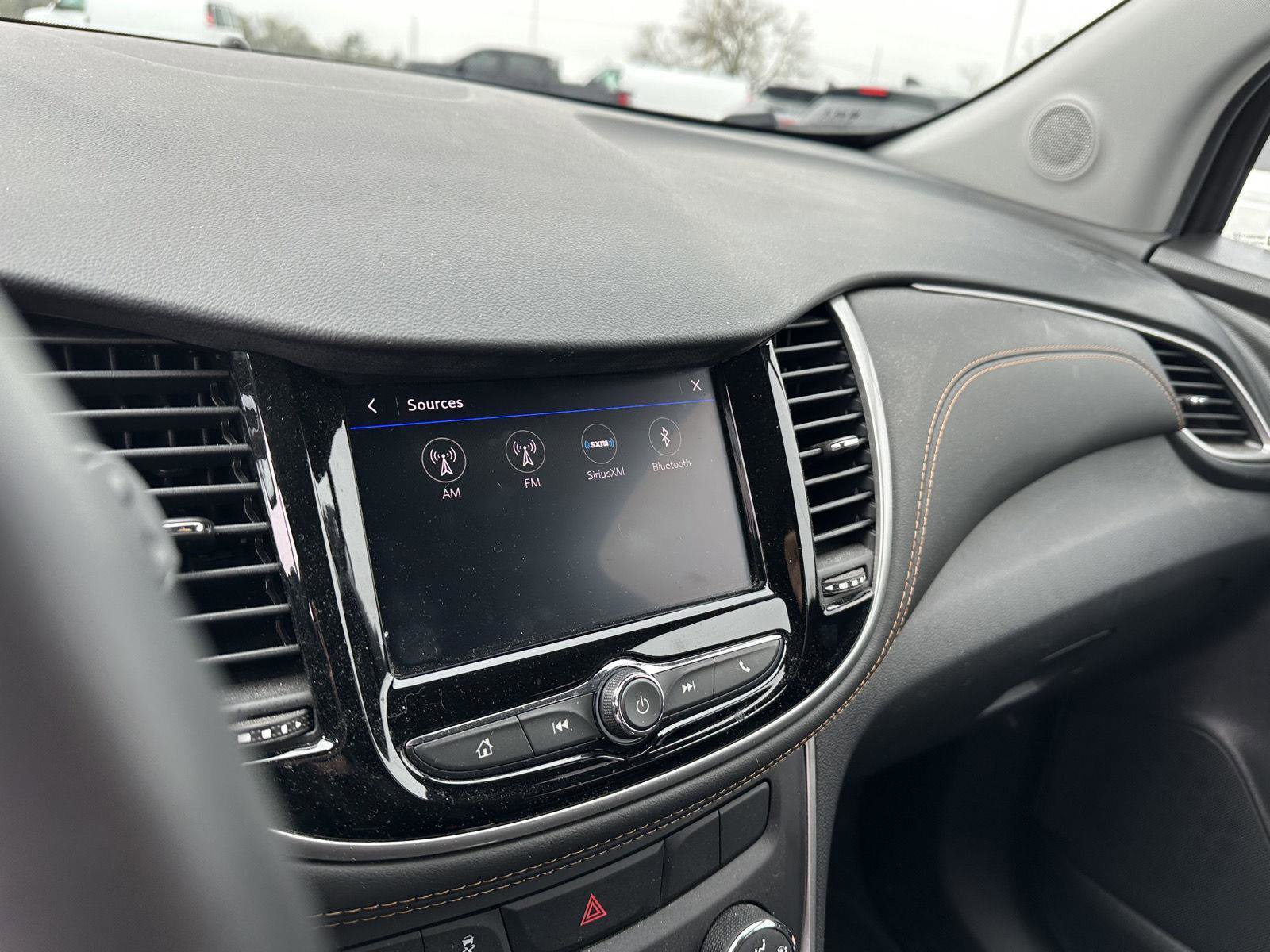 Used 2022 Chevrolet Trax LT w/ LT Convenience Package image 27