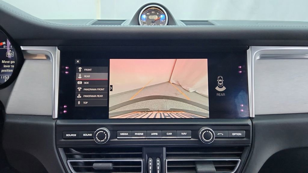 Used 2020 Porsche Macan Turbo image 34