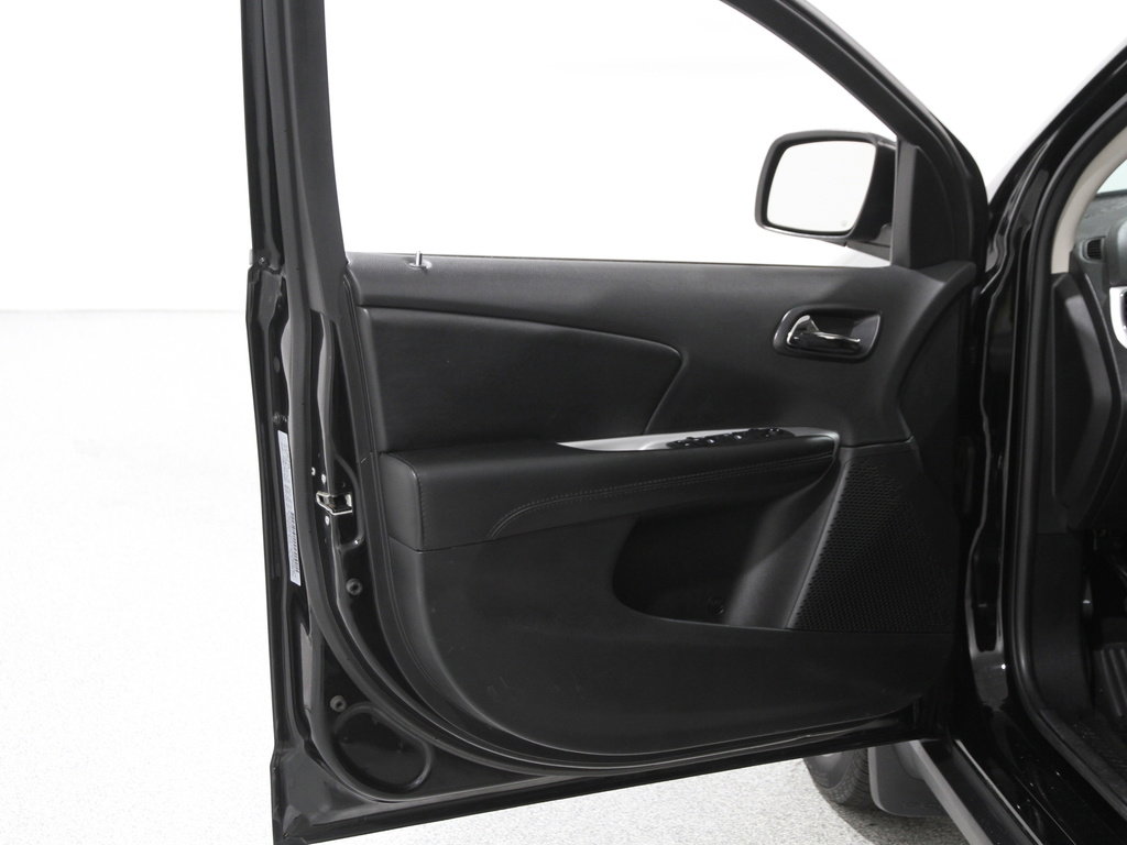 Used 2019 Dodge Journey SE w/ Blacktop Package image 4