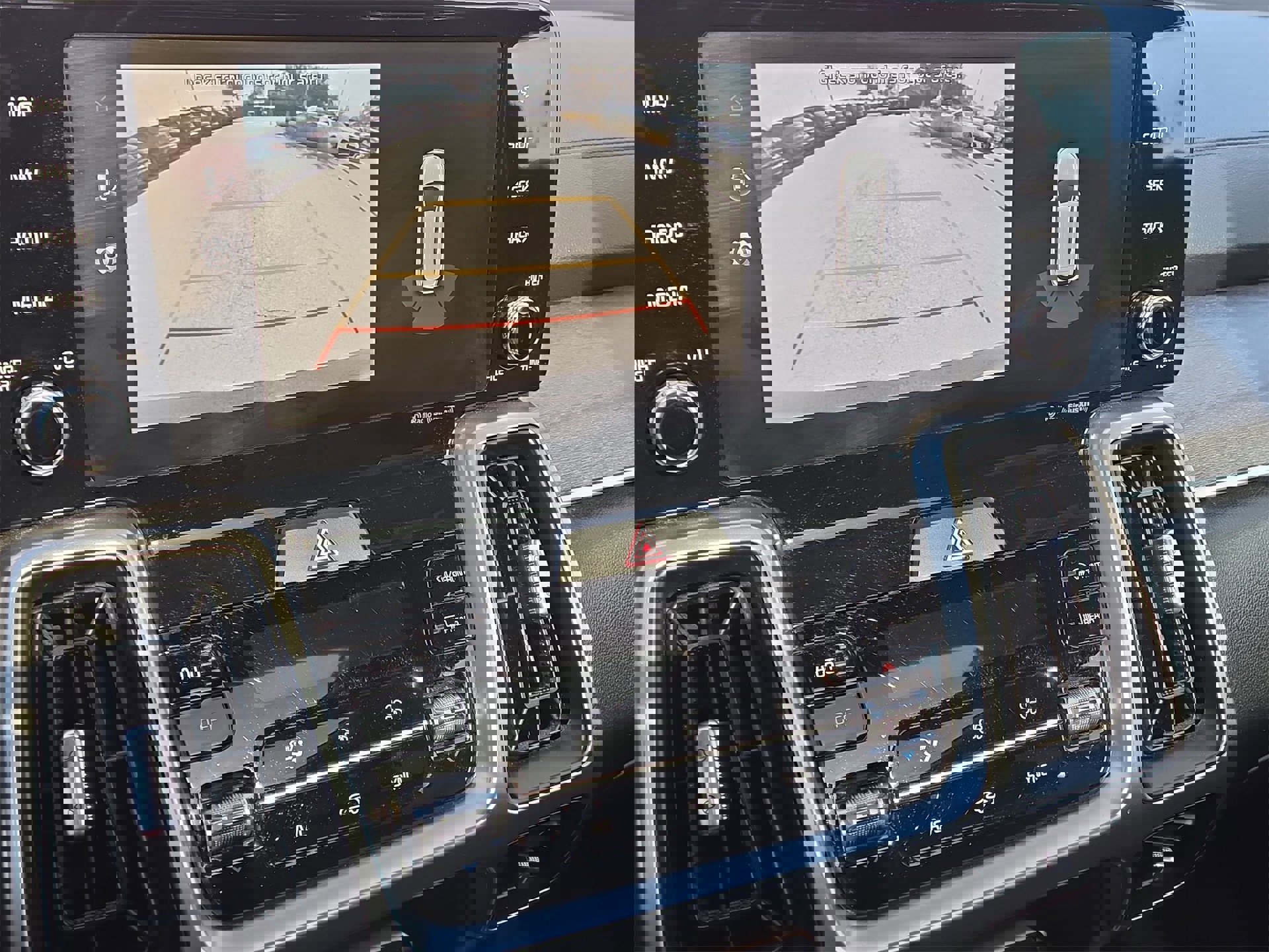 Used 2022 Kia Sorento EX w/ Panoramic Sunroof Package image 18