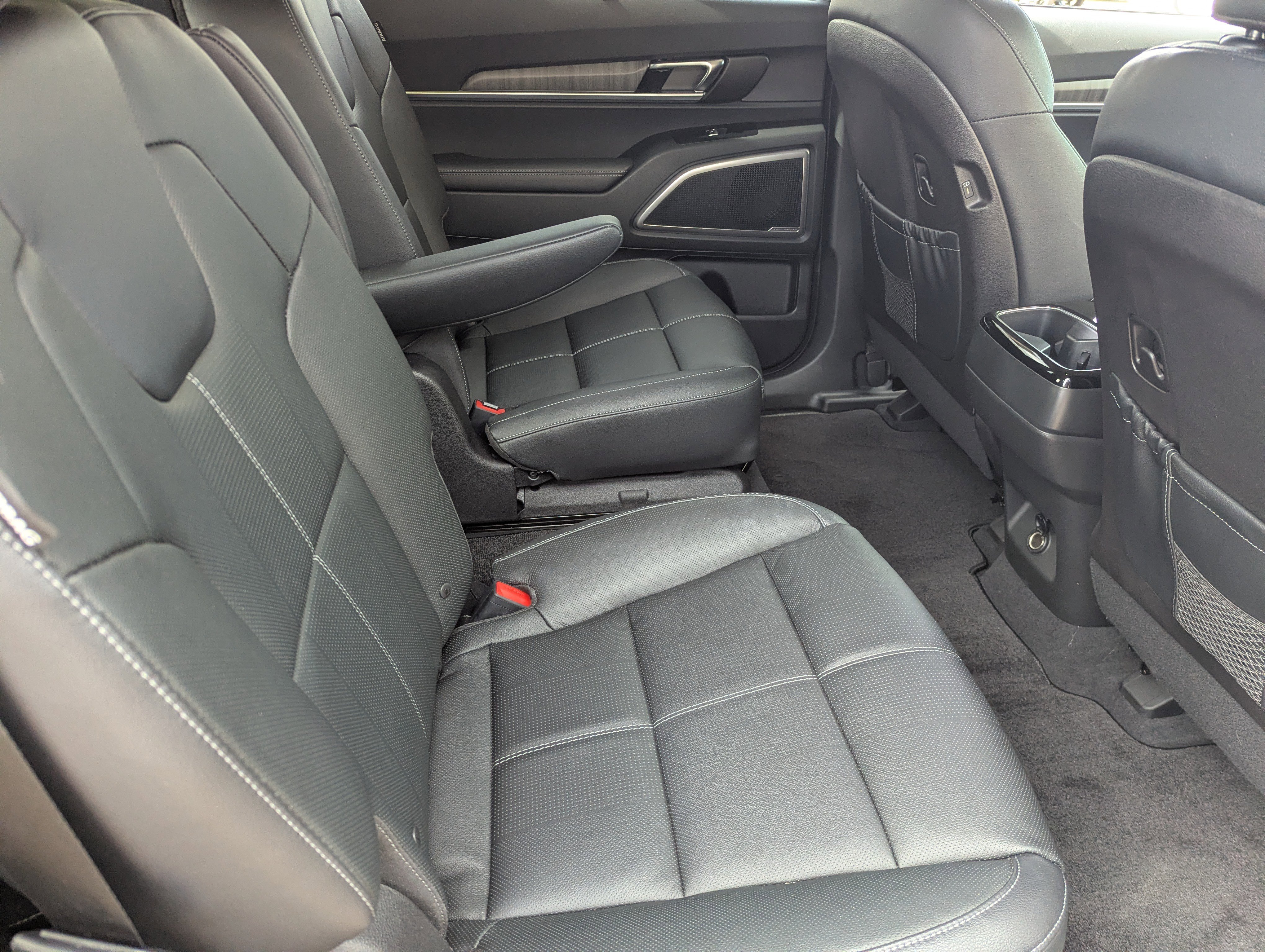 Used 2024 Kia Telluride EX w/ EX Captain's Chair Package image 11