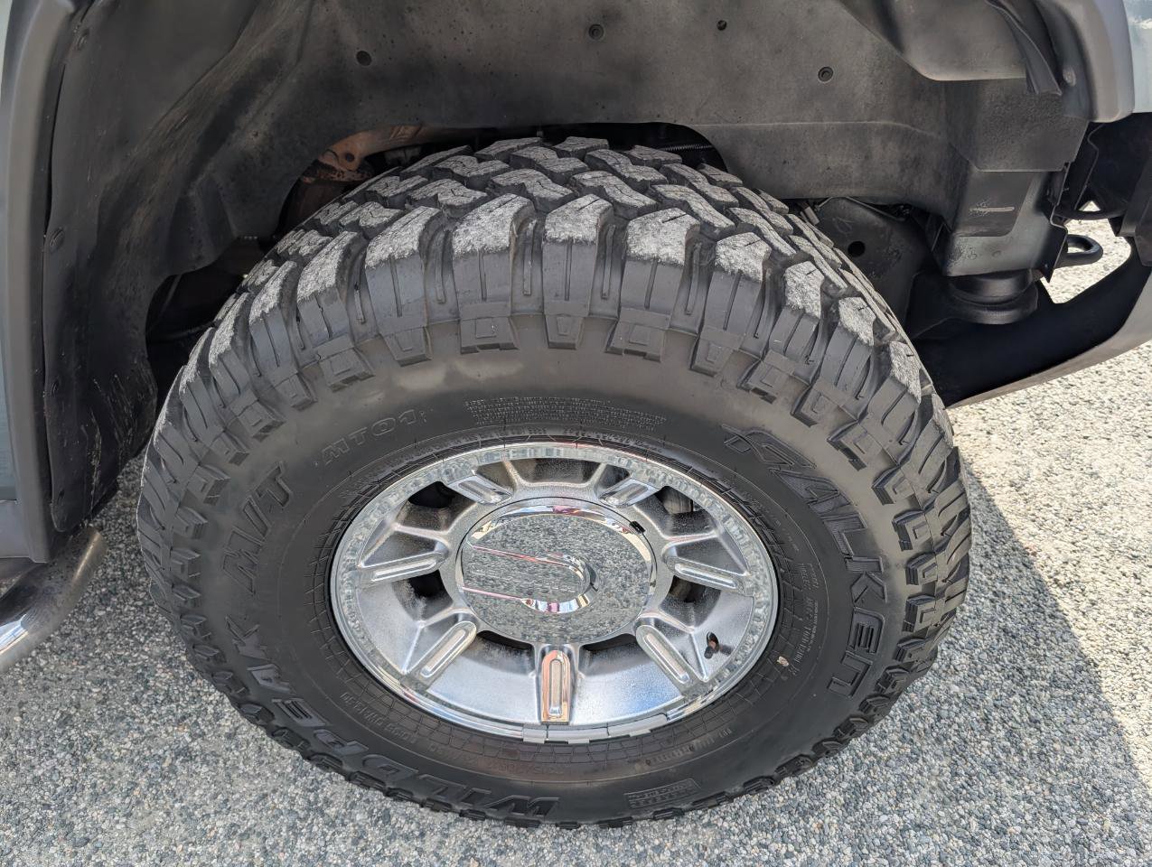 Used 2005 HUMMER H2 w/ Preferred Equipment Group image 4