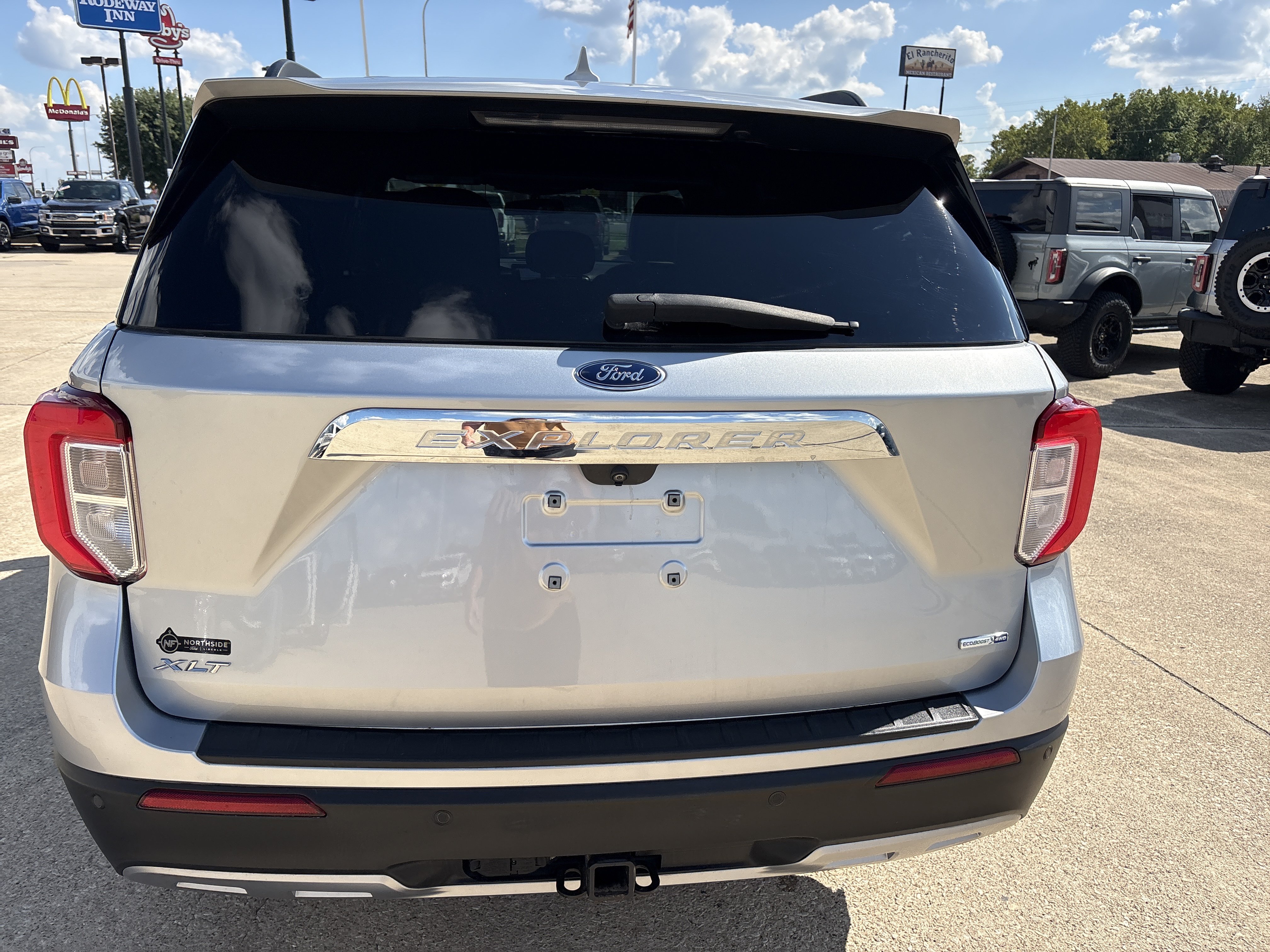 Used 2020 Ford Explorer XLT w/ Equipment Group 202A AWD/4WD image 4