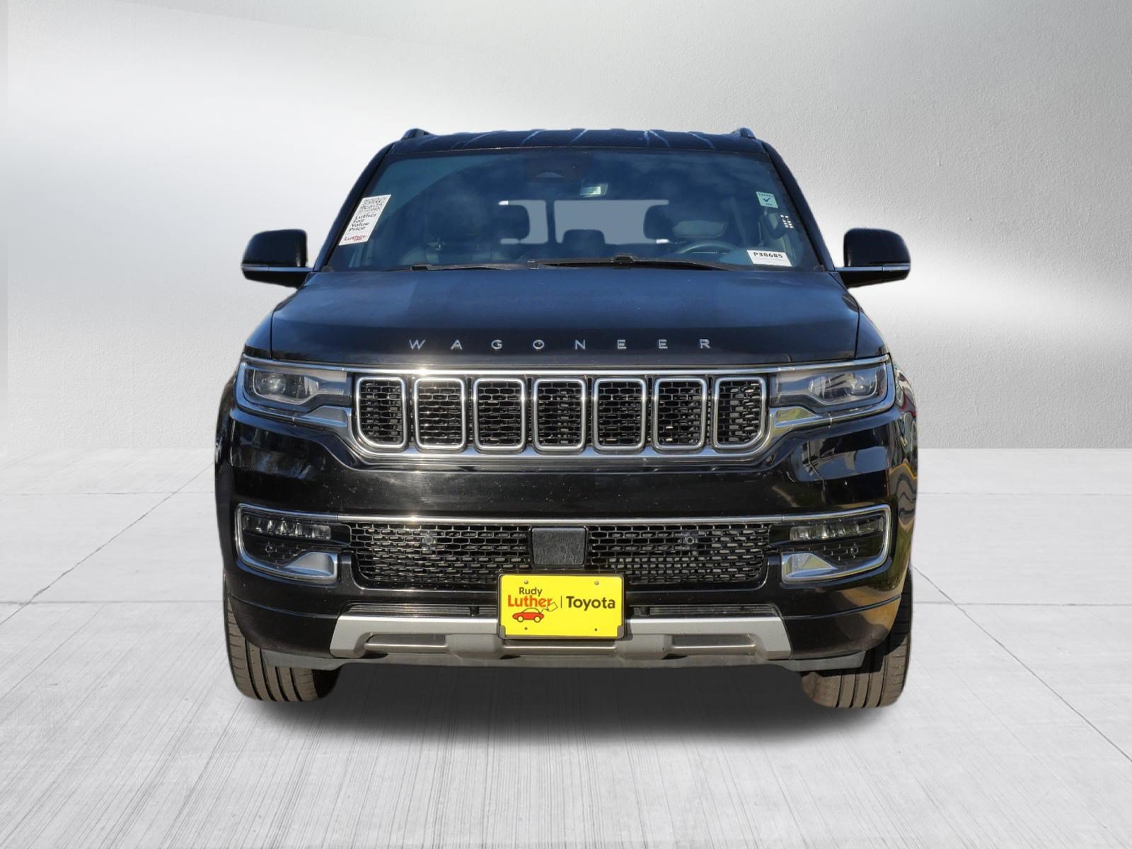 Used 2024 Jeep Wagoneer L Series II AWD/4WD image 2