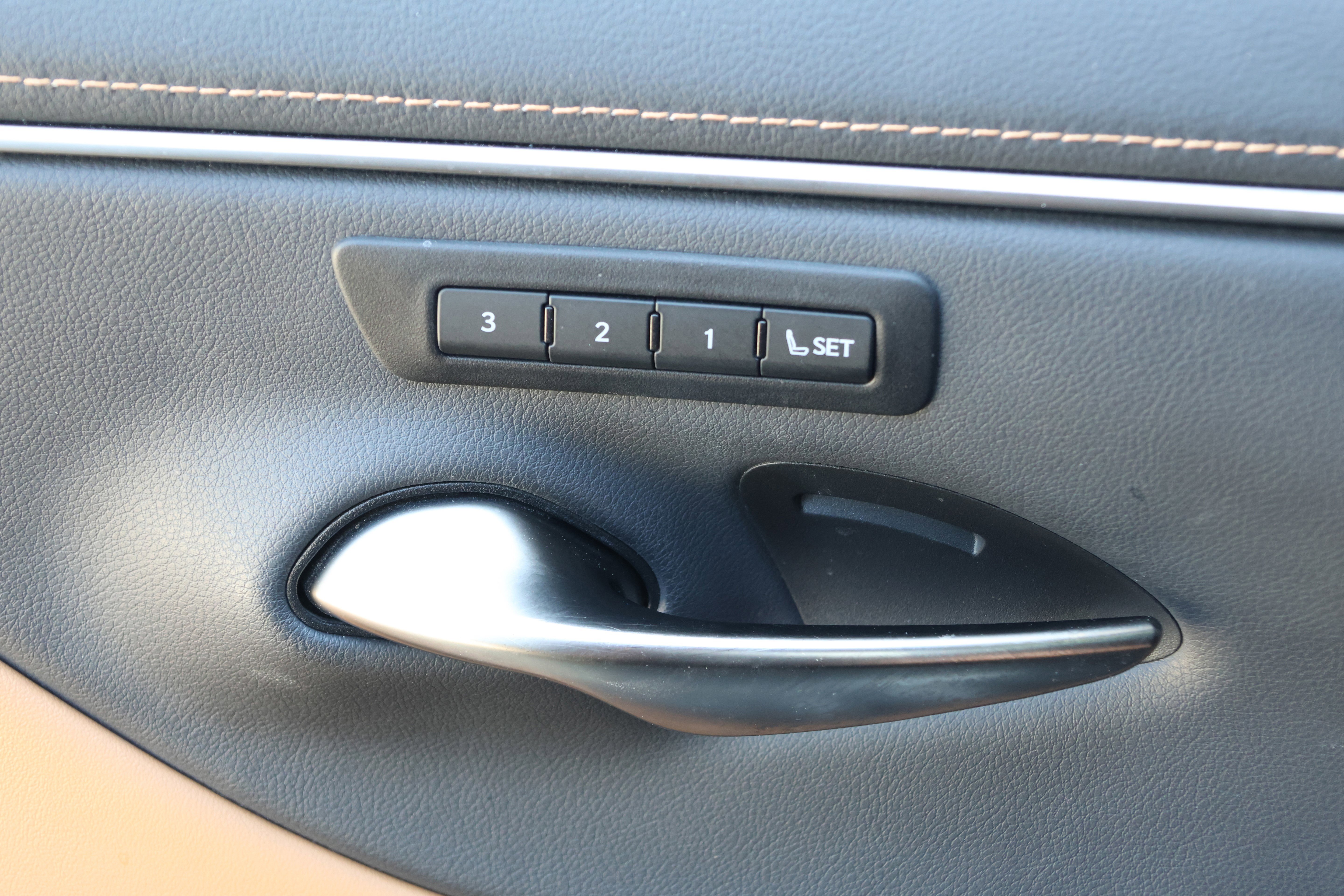 Certified 2023 Lexus ES 300h w/ Accessory Package (Z2) FWD image 13