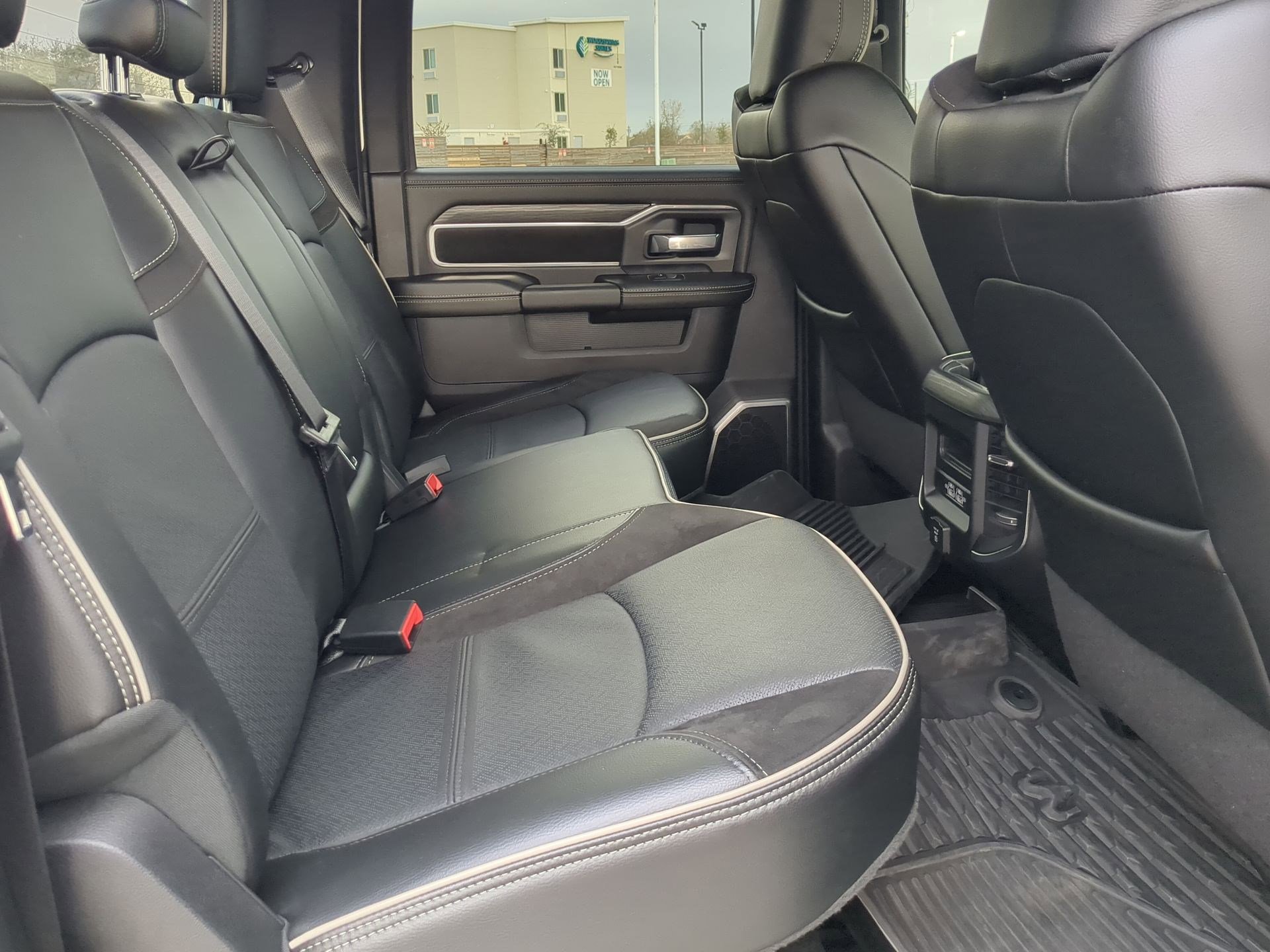 Used 2024 RAM 3500 Laramie w/ Night Edition image 31