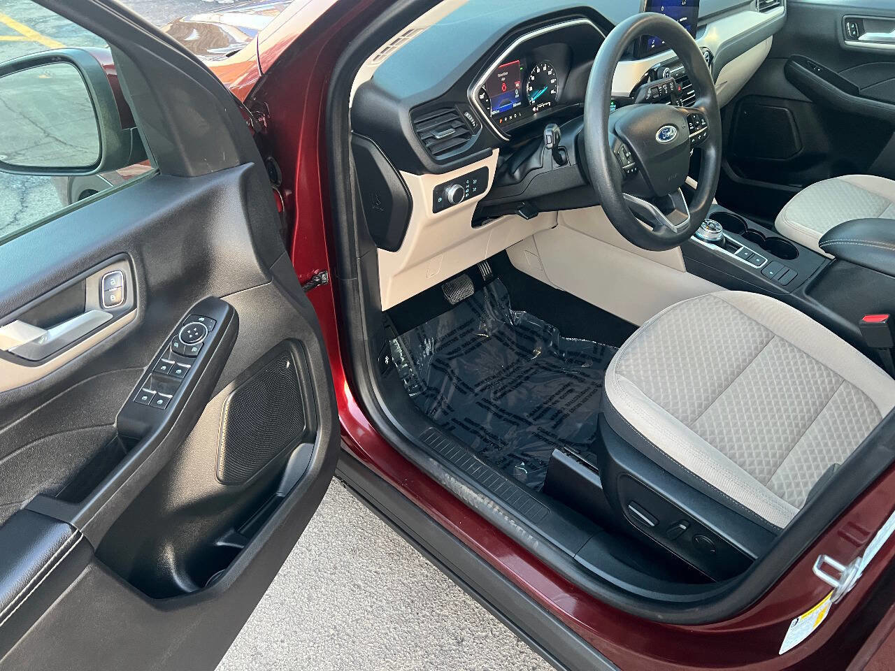 Used 2021 Ford Escape SE image 16