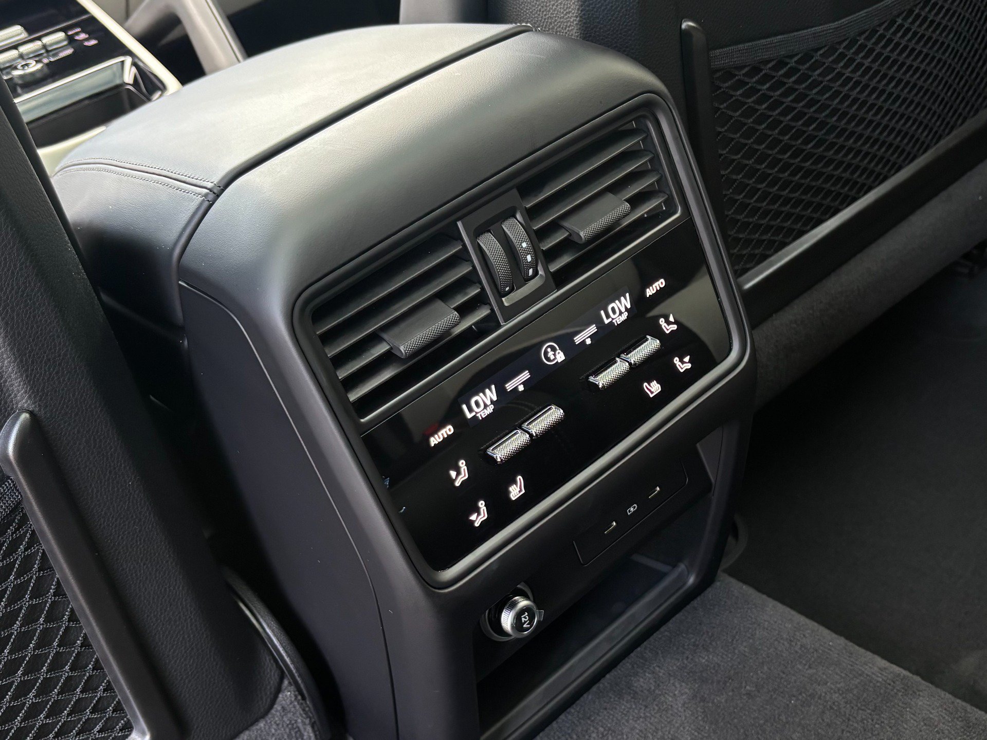 Used 2025 Porsche Cayenne S AWD/4WD image 18