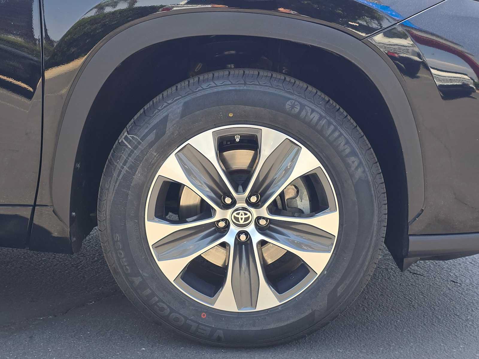 Used 2023 Toyota Highlander XLE FWD image 9