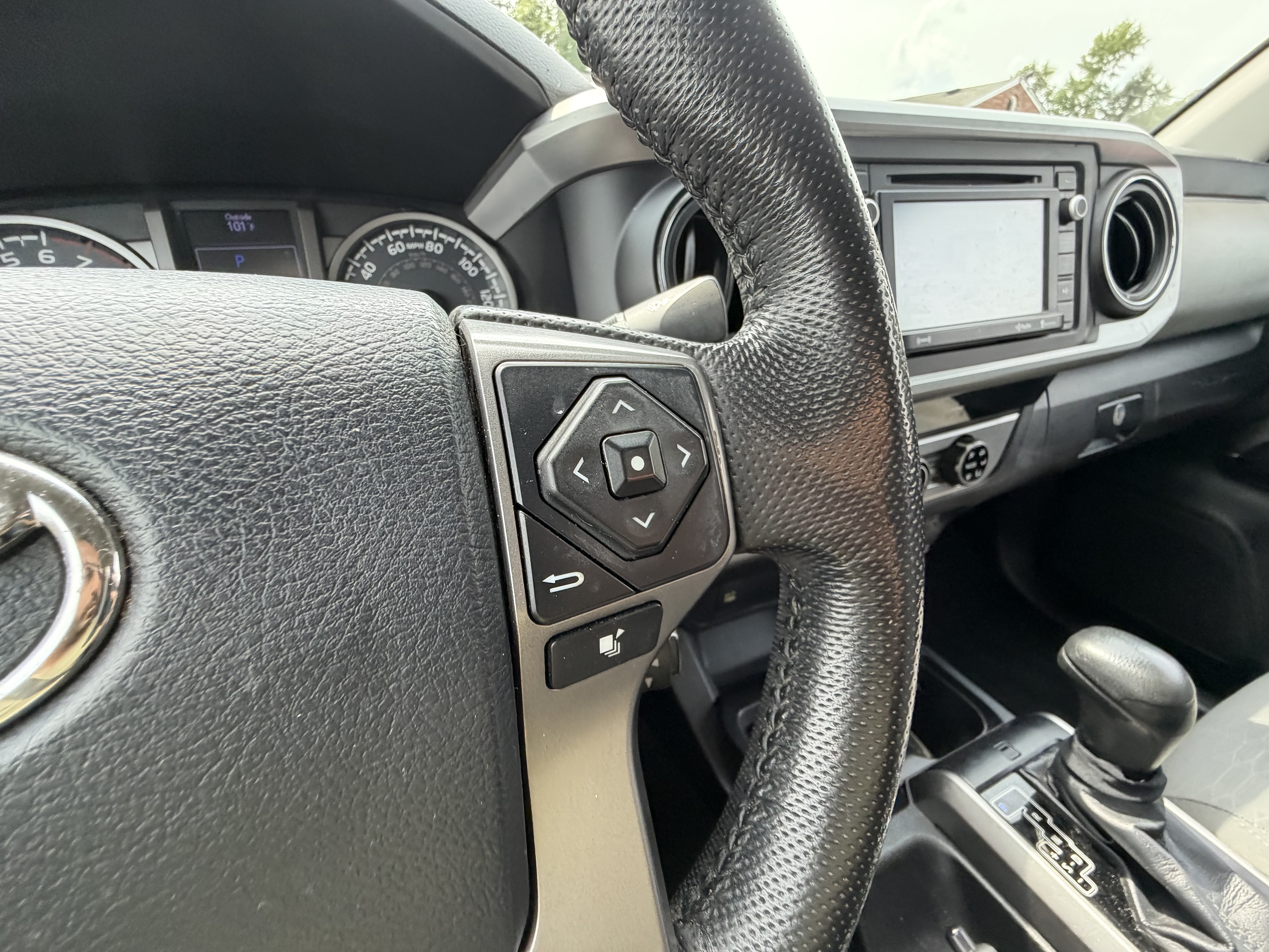 Used 2016 Toyota Tacoma SR5 w/ Towing Package RWD image 20