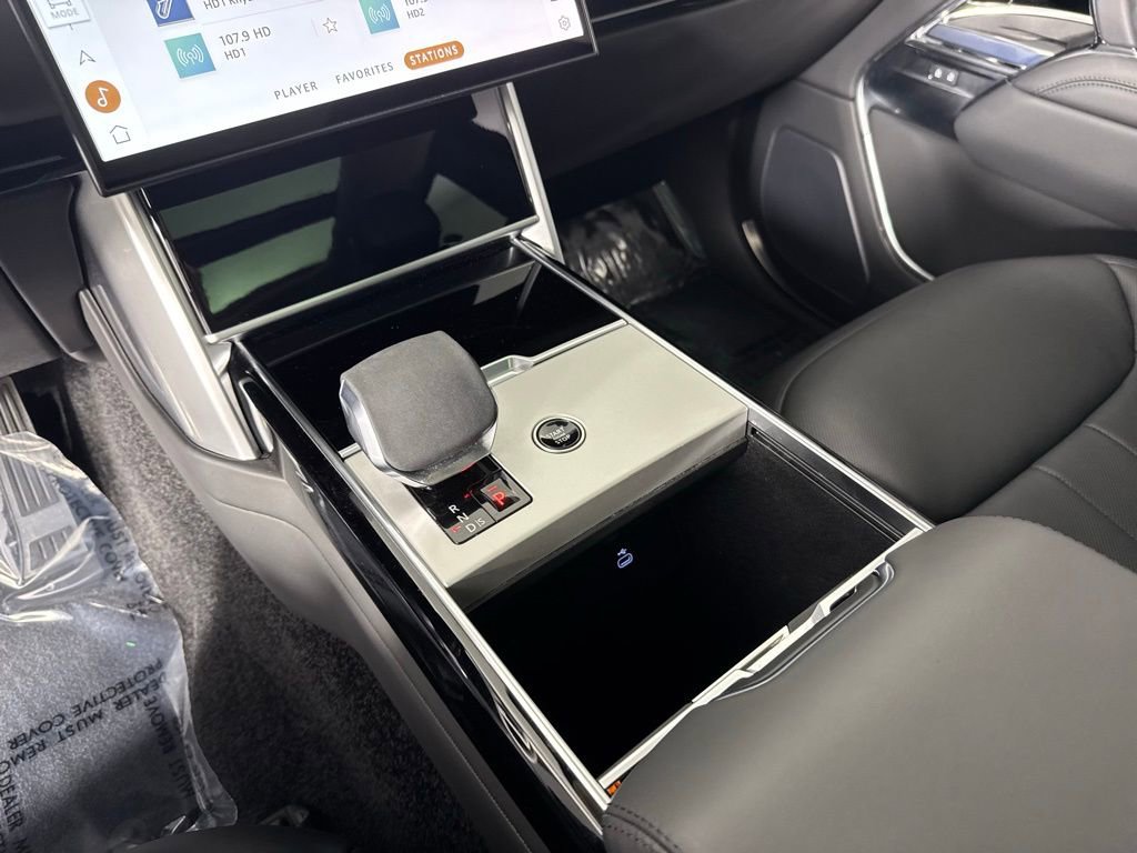 Used 2025 Land Rover Range Rover SE AWD/4WD image 16