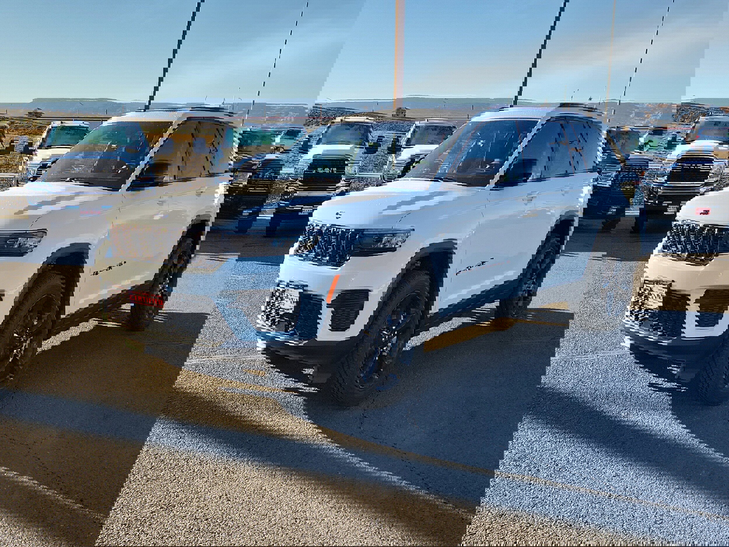 Used 2025 Jeep Grand Cherokee Altitude image 3