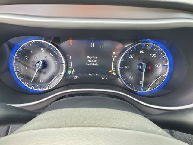 Used 2025 Chrysler Pacifica Select FWD image 10