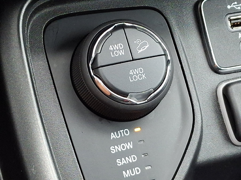 Used 2019 Jeep Compass Trailhawk w/ Cold Weather Group AWD/4WD image 26