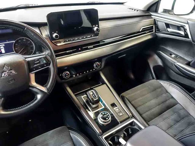 Used 2024 Mitsubishi Outlander SE AWD/4WD image 18