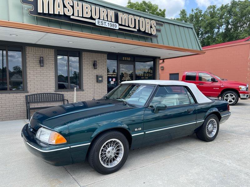 Used 1990 Ford Mustang LX RWD image 2